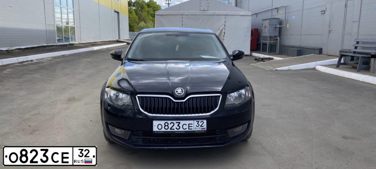 Фото автомобиля SKODA OCTAVIA, 2013 — госномер М008СЕ32. Цвет: ЧЕРНЫЙ