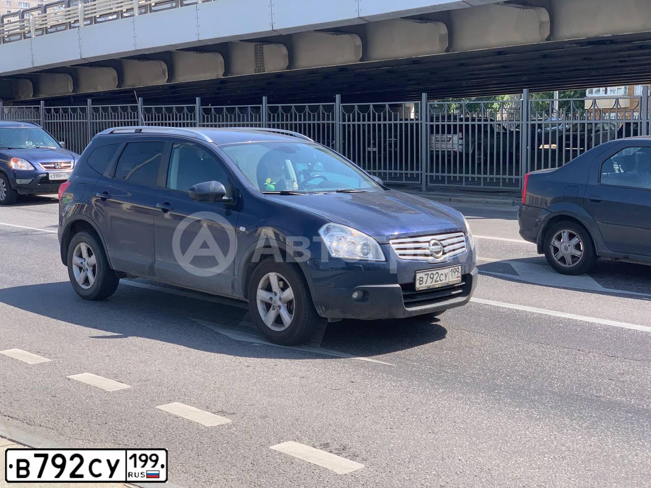 Фото автомобиля NISSAN QASHQAI, 2009 — госномер В792СУ199. Цвет: ТЕМНО-СИНИЙ