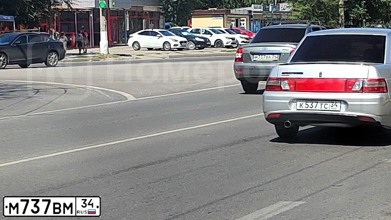 Фото автомобиля NISSAN TIIDA, 2007 — госномер В820НЕ134. Цвет: КРАСНЫЙ