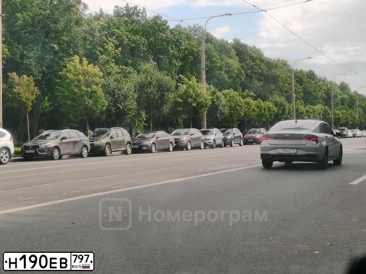 Фото автомобиля HYUNDAI ELANTRA, 2021 — госномер Р487ОХ68. Цвет: СЕРЫЙ
