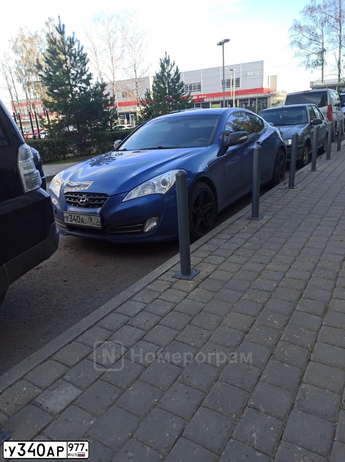 Фото автомобиля HYUNDAI GENESIS, 2009 — госномер У340АР977. Цвет: синий