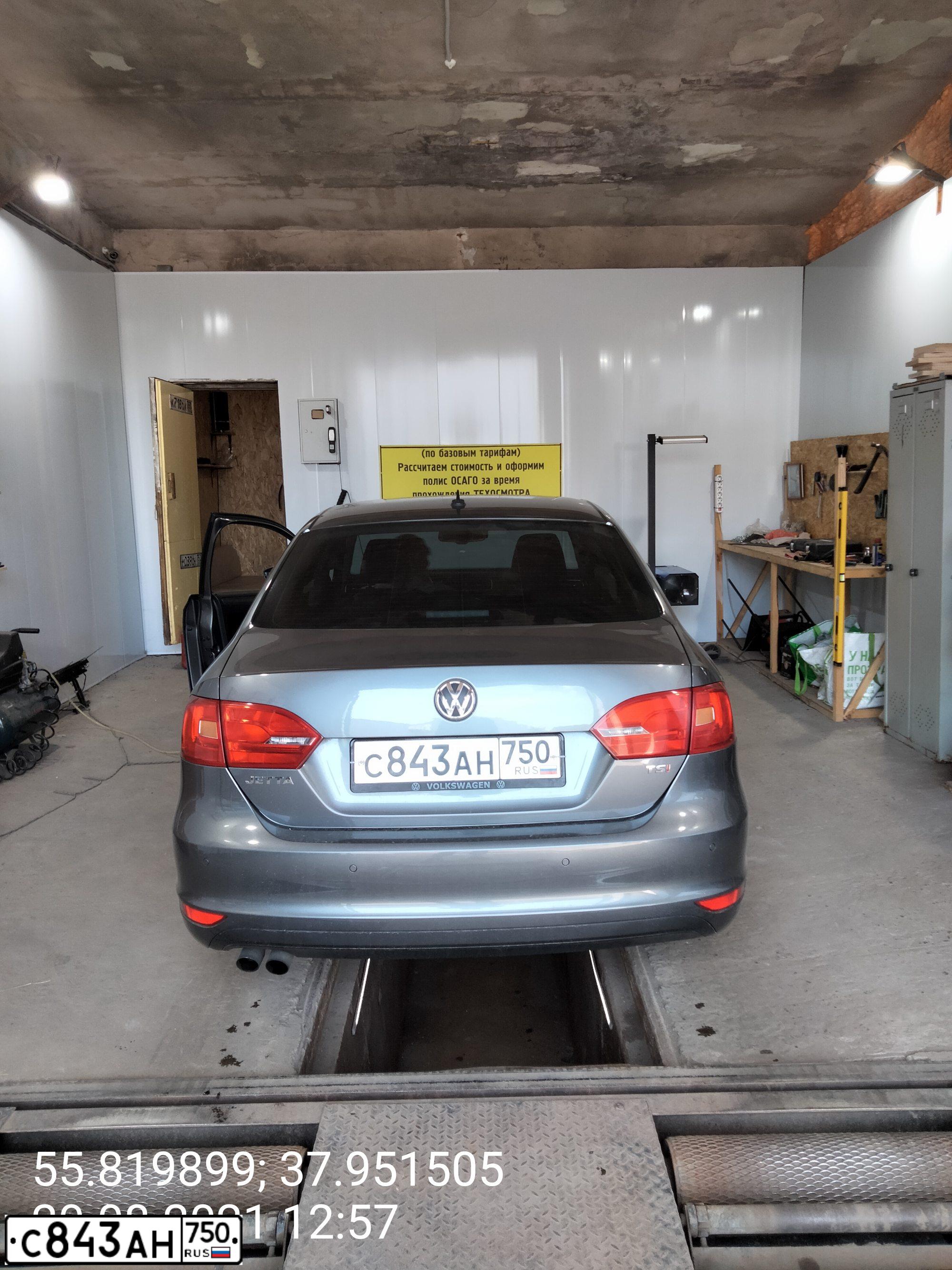 Фото автомобиля VOLKSWAGEN JETTA, 2014 — госномер Т987УА33. Цвет: СЕРЫЙ