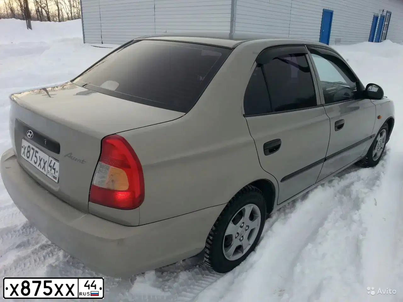 Фото автомобиля TAGAZ ACCENT, 2009 — госномер Х875ХХ44. Цвет: СВЕТЛО-БЕЖЕВЫЙ
