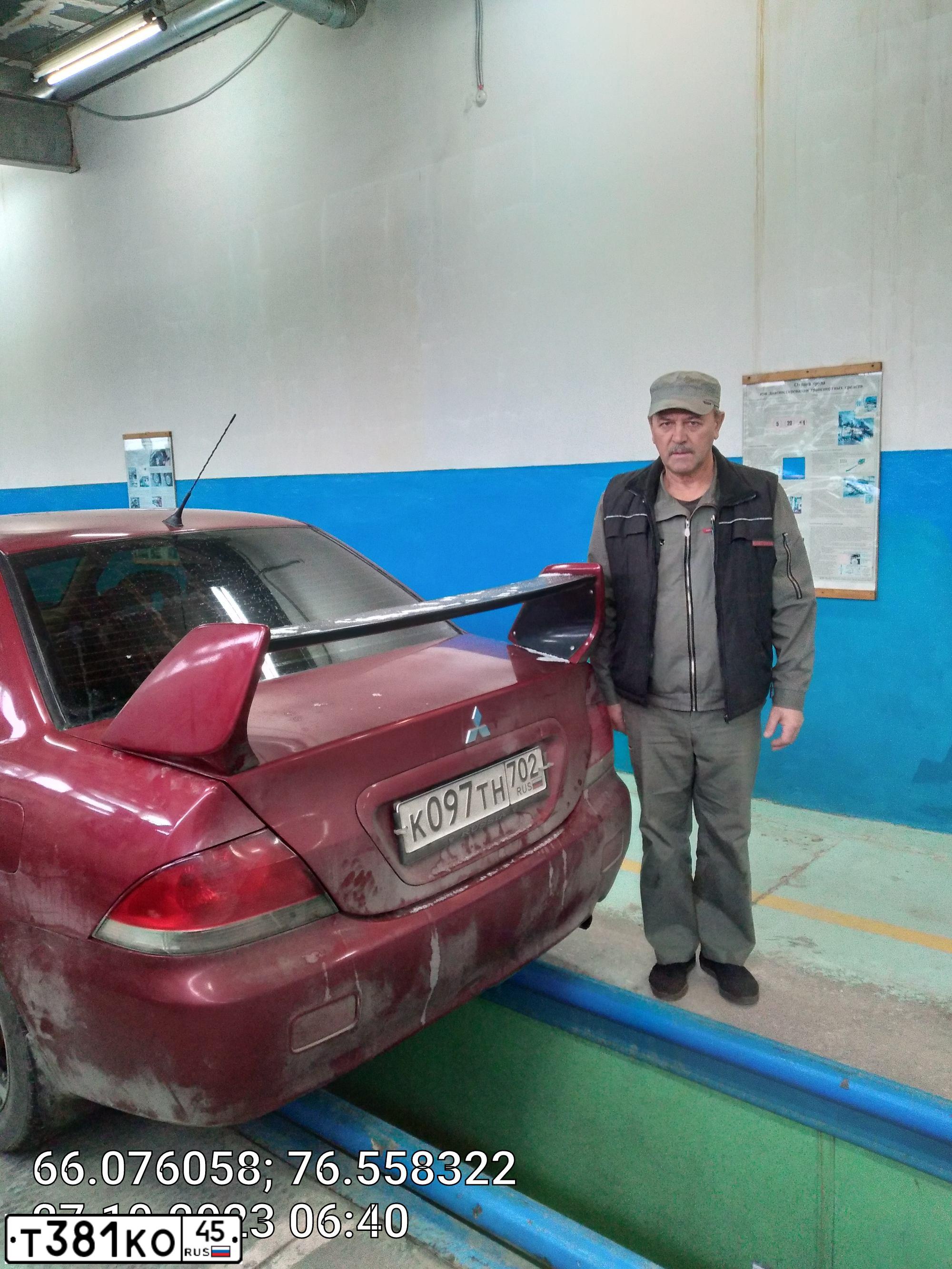 Фото автомобиля MITSUBISHI LANCER, 2006 — госномер С489НУ89. Цвет: Красный