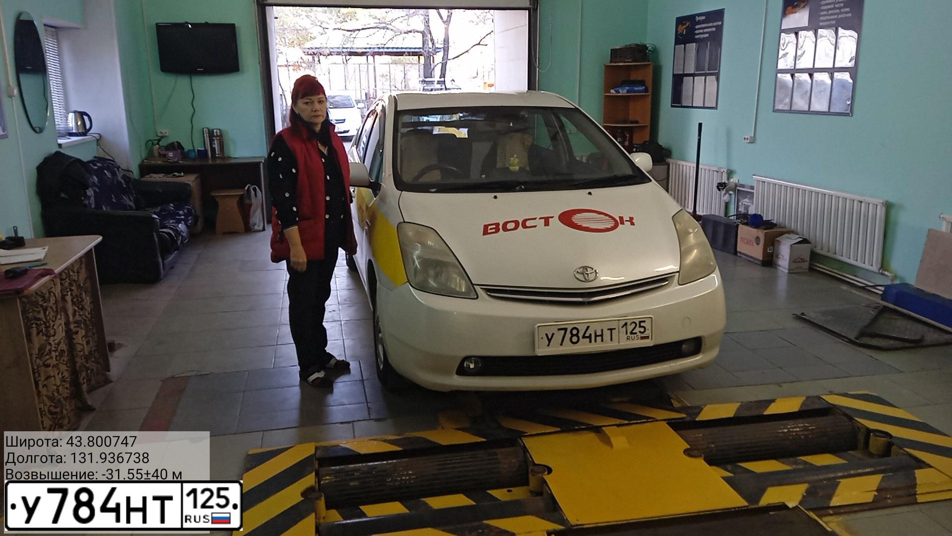 Фото автомобиля TOYOTA PRIUS, 2008 — госномер У784НТ125