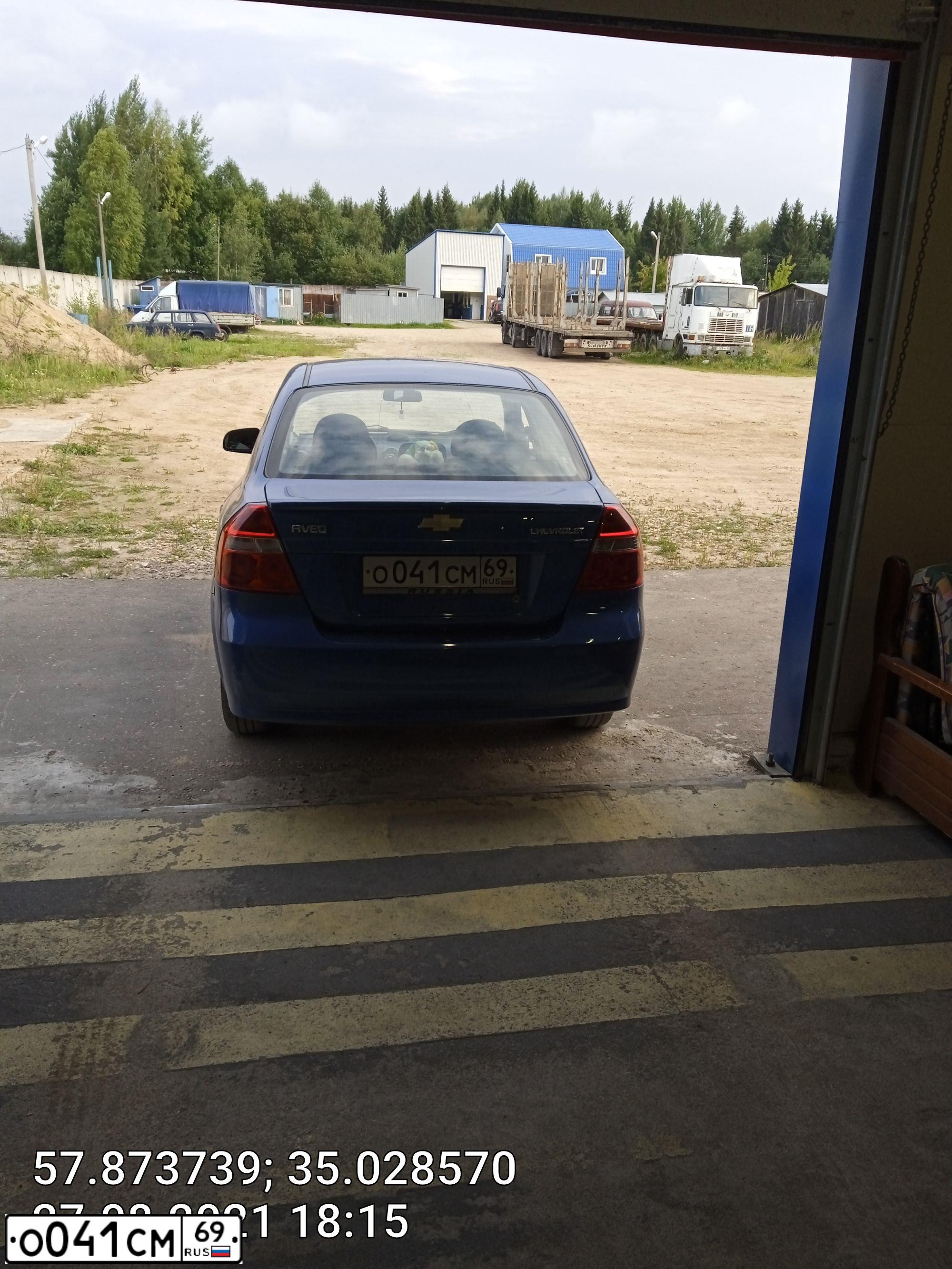 Фото автомобиля CHEVROLET AVEO, 2010 — госномер О041СМ69. Цвет: синий