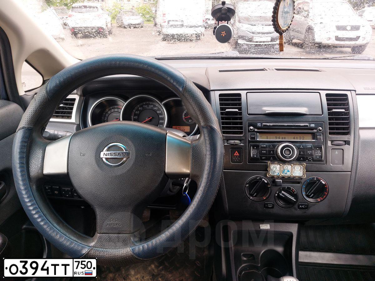 Фото автомобиля NISSAN TIIDA, 2010 — госномер О394ТТ750. Цвет: СИНИЙ ТЕМНЫЙ