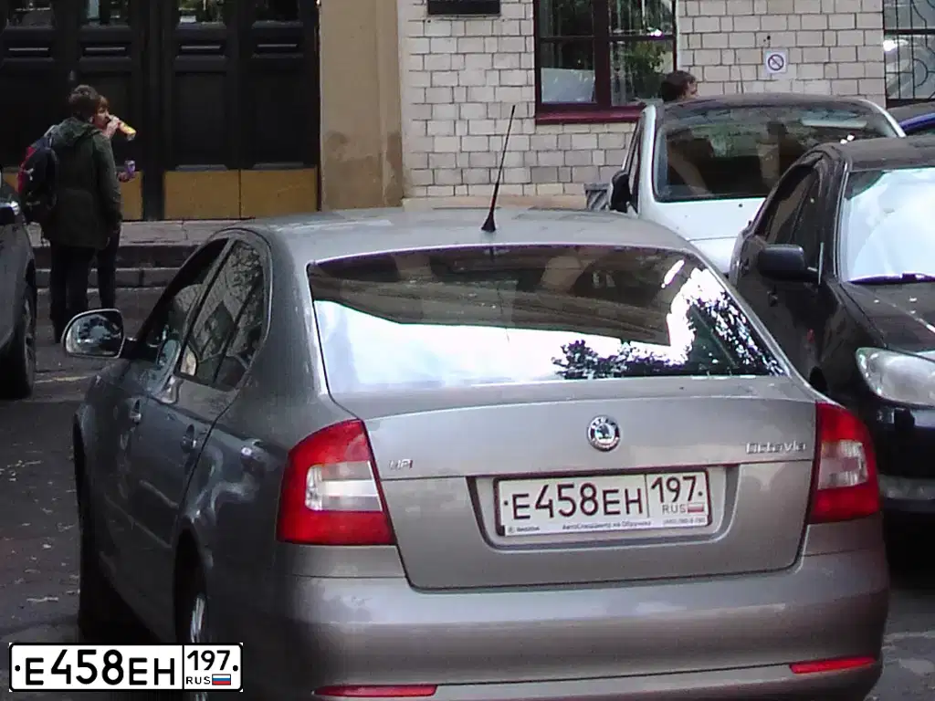 Фото автомобиля SKODA OCTAVIA, 2010 — госномер В232ВК37. Цвет: СЕРЫЙ