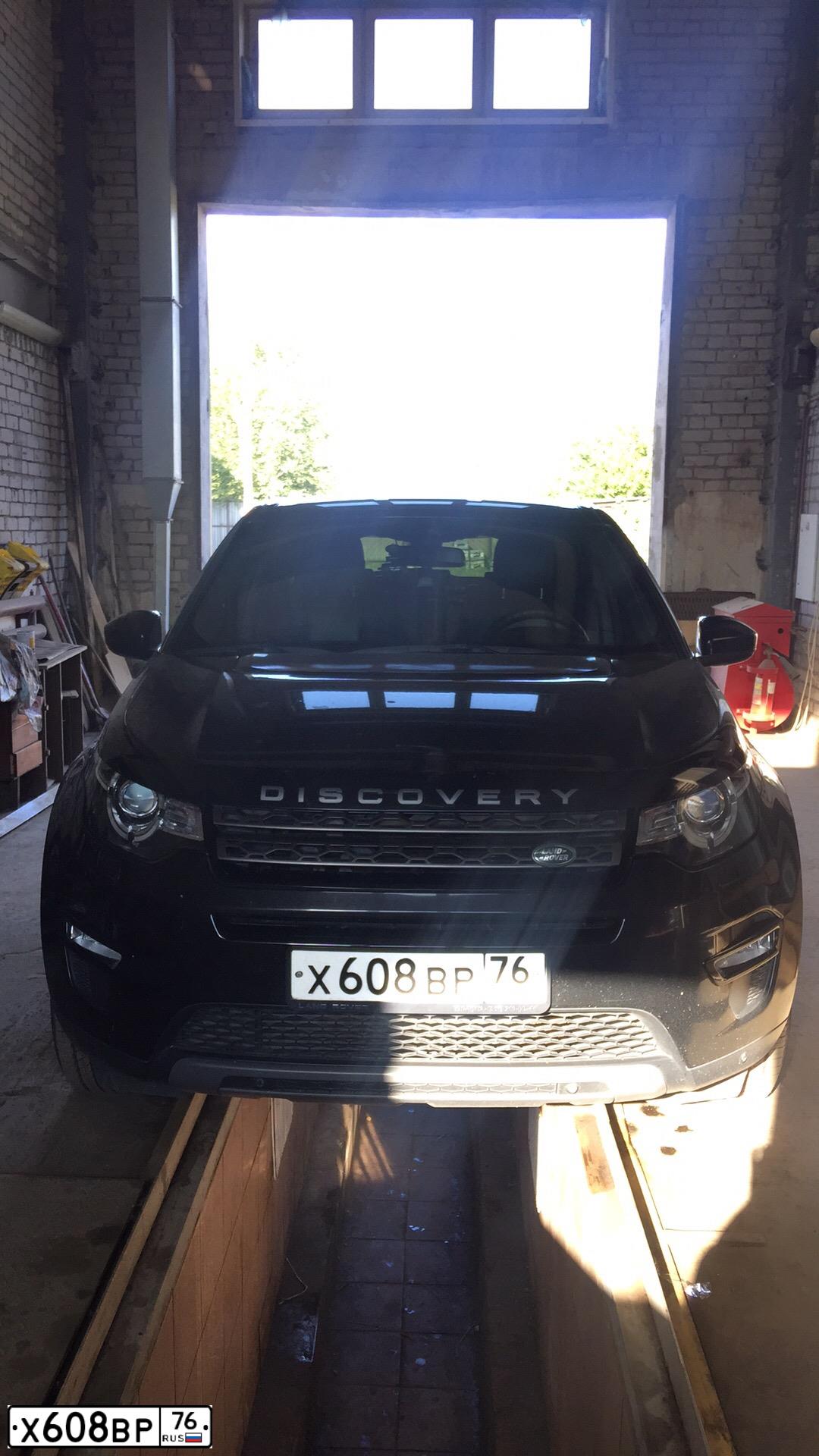 Фото автомобиля LANDROVER DISCOVERY SPORT, 2015 — госномер Х608ВР76. Цвет: ЧЕРНЫЙ