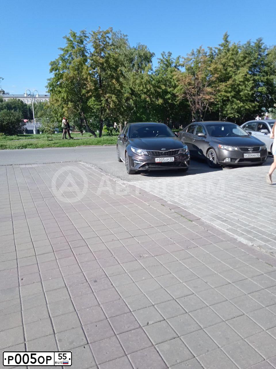 Фото автомобиля KIA MAGENTIS / OPTIMA, 2019 — госномер Р005ОР55. Цвет: Коричневый