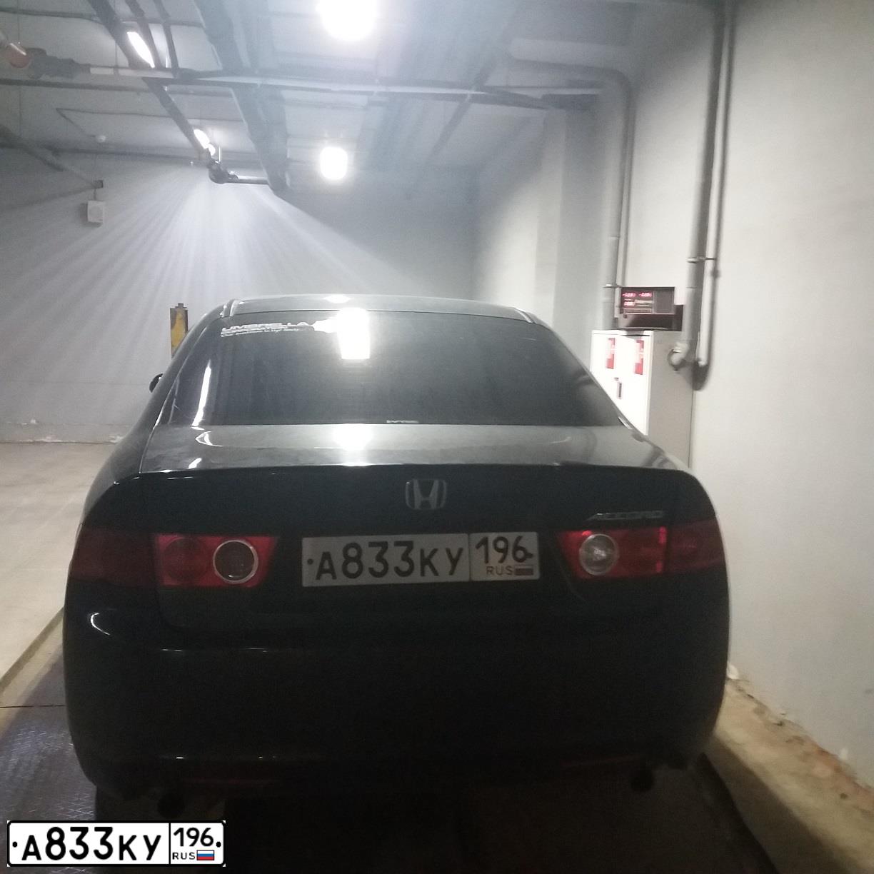Фото автомобиля HONDA ACCORD, 2004 — госномер А833КУ196. Цвет: ЧЕРНЫЙ