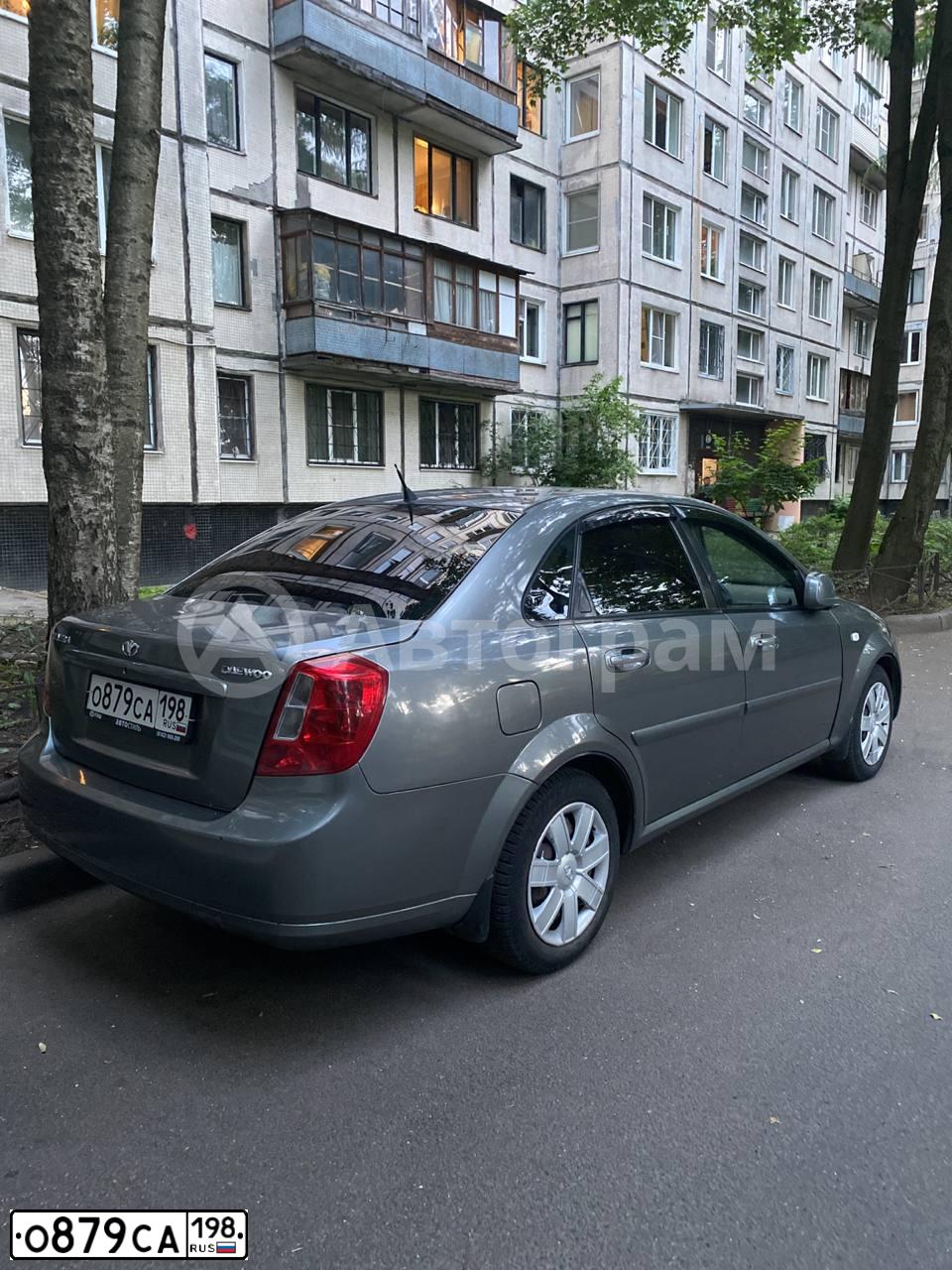 Фото автомобиля DAEWOO GENTRA, 2013 — госномер О879СА198. Цвет: ТЕМНО-СЕРЫЙ