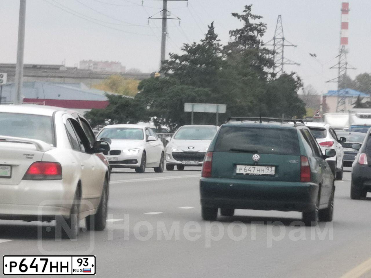 Фото автомобиля VOLKSWAGEN POLO, 1998 — госномер Р647НН23. Цвет: ЗЕЛЕНЫЙ