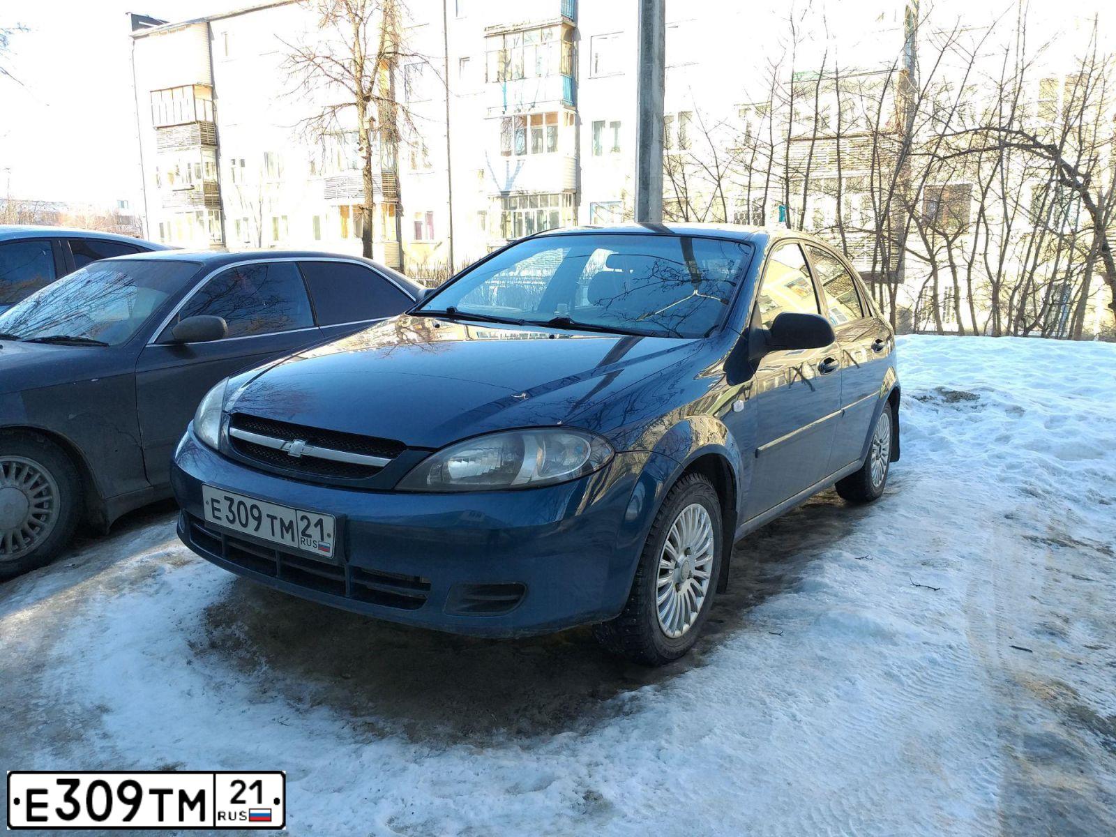 Фото автомобиля CHEVROLET LACETTI, 2008 — госномер Е309ТМ21. Цвет: синий