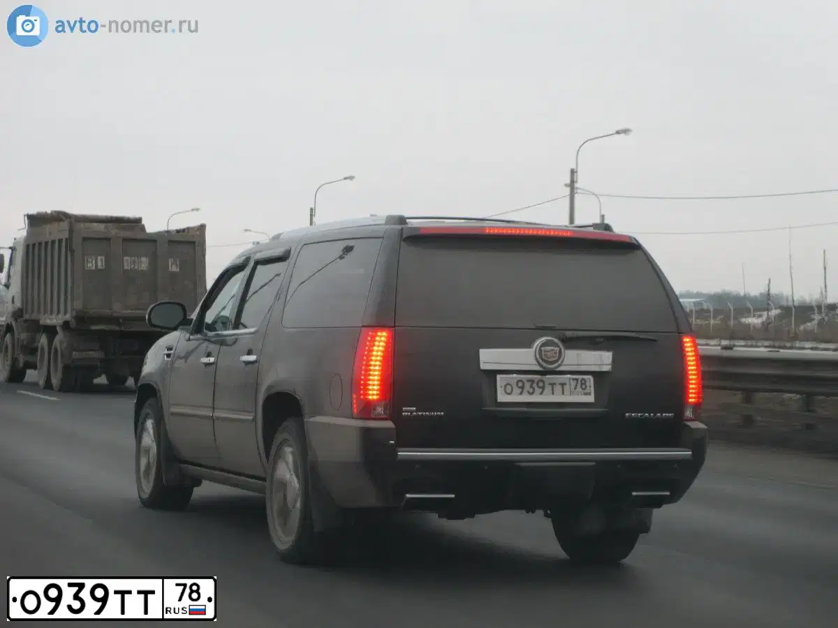 Фото автомобиля CADILLAC ESCALADE, 2007 — госномер О939ТТ78. Цвет: ЧЕРНЫЙ