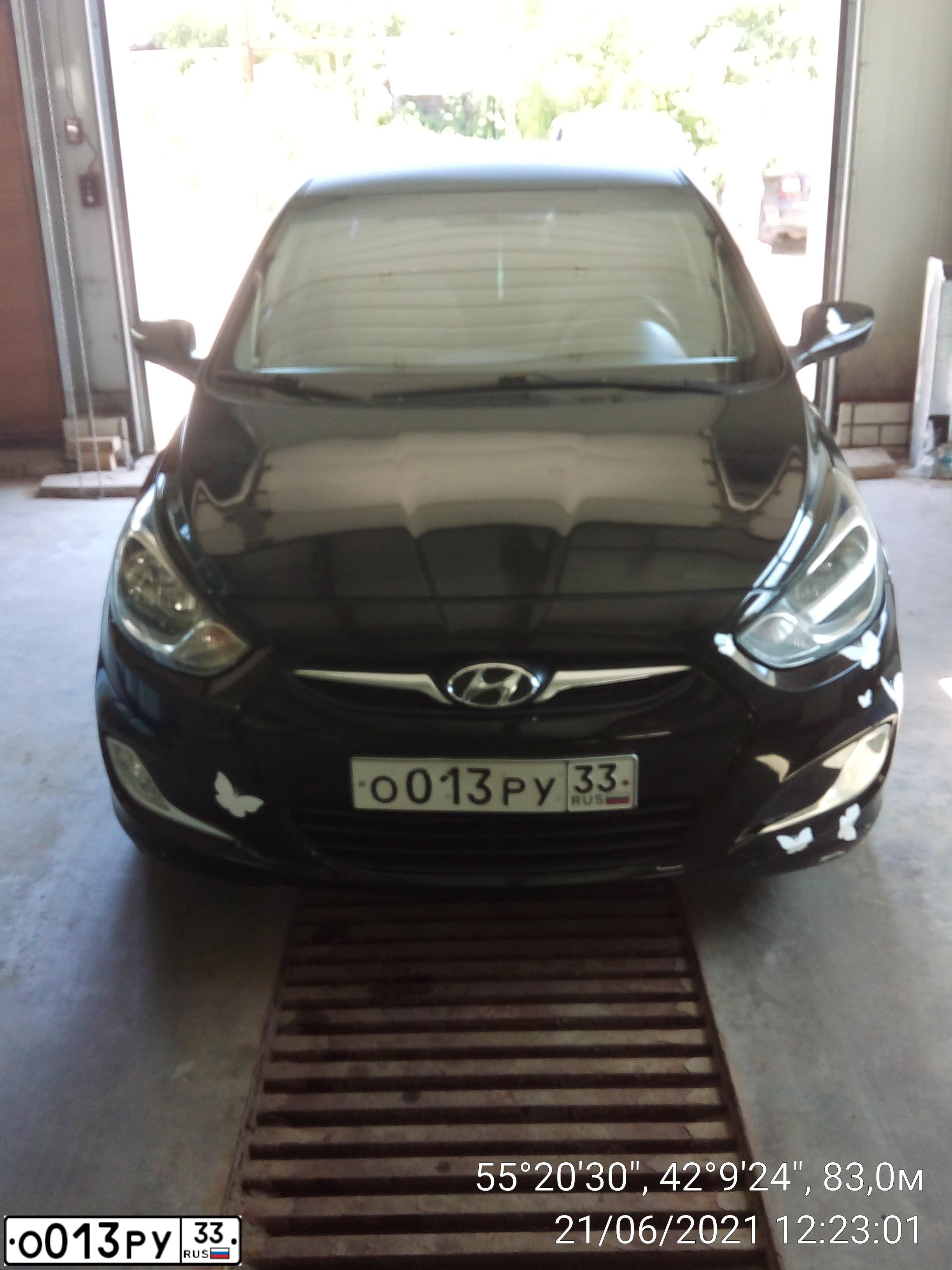 Фото автомобиля HYUNDAI SOLARIS, 2011 — госномер О013РУ33. Цвет: ЧЕРНЫЙ