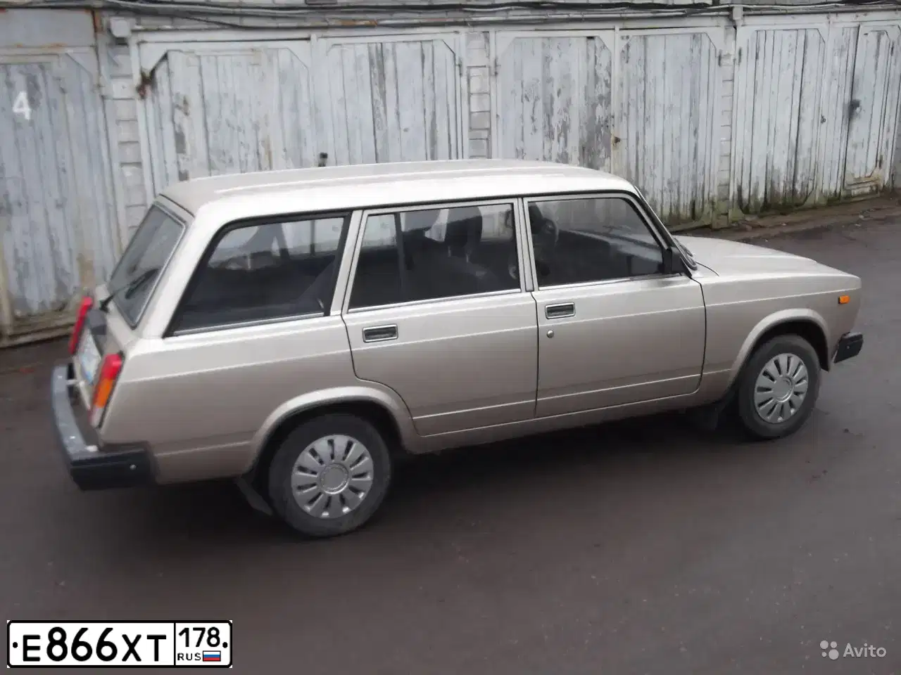 Фото автомобиля LADA 2104, 2011 — госномер Е866ХТ178. Цвет: ЗОЛОТИСТО-БЕЖЕВЫЙ