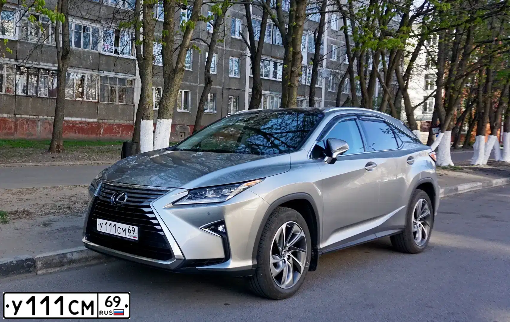 Фото автомобиля LEXUS RX, 2018 — госномер В837ЕУ37. Цвет: СВЕТЛО-СЕРЫЙ