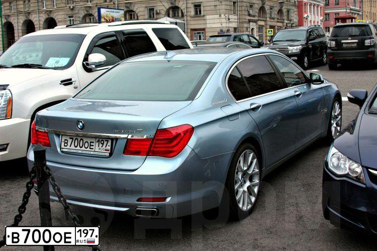 Фото автомобиля BMW SERIE 7, 2010 — госномер В700ОЕ197. Цвет: ГОЛУБОЙ