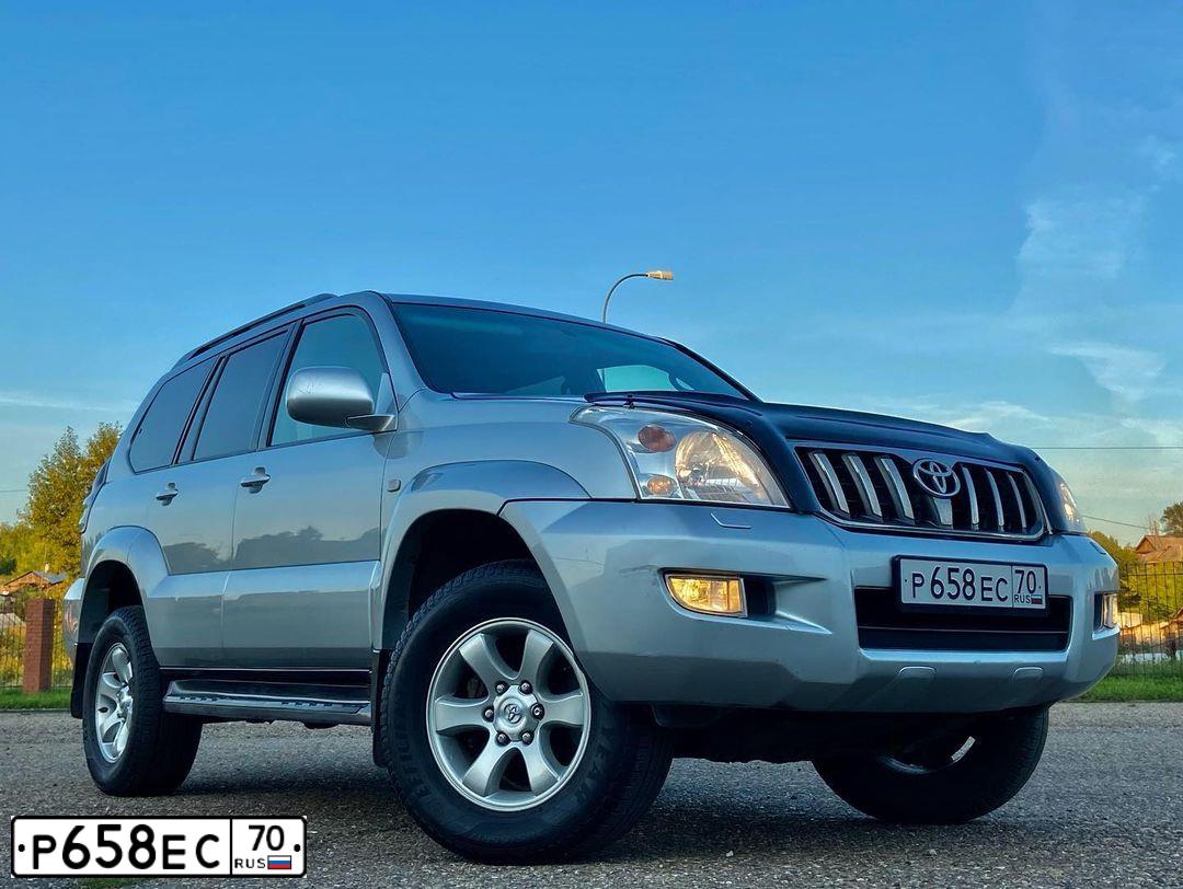 Фото автомобиля TOYOTA LANDCRUISER, 2004 — госномер М065НЕ142. Цвет: Серебристый