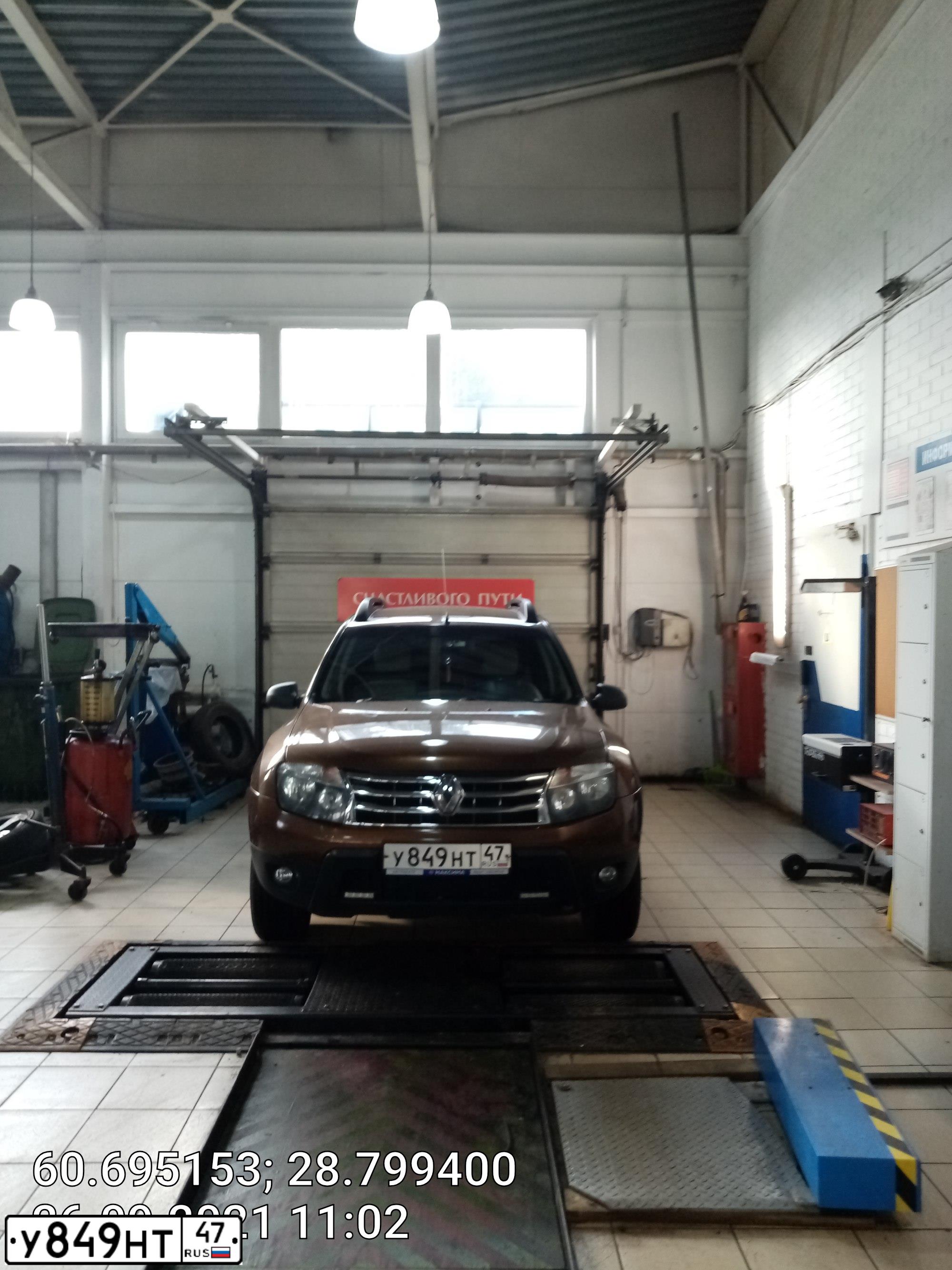 Фото автомобиля RENAULT DUSTER, 2013 — госномер У849НТ47. Цвет: КОРИЧНЕВЫЙ