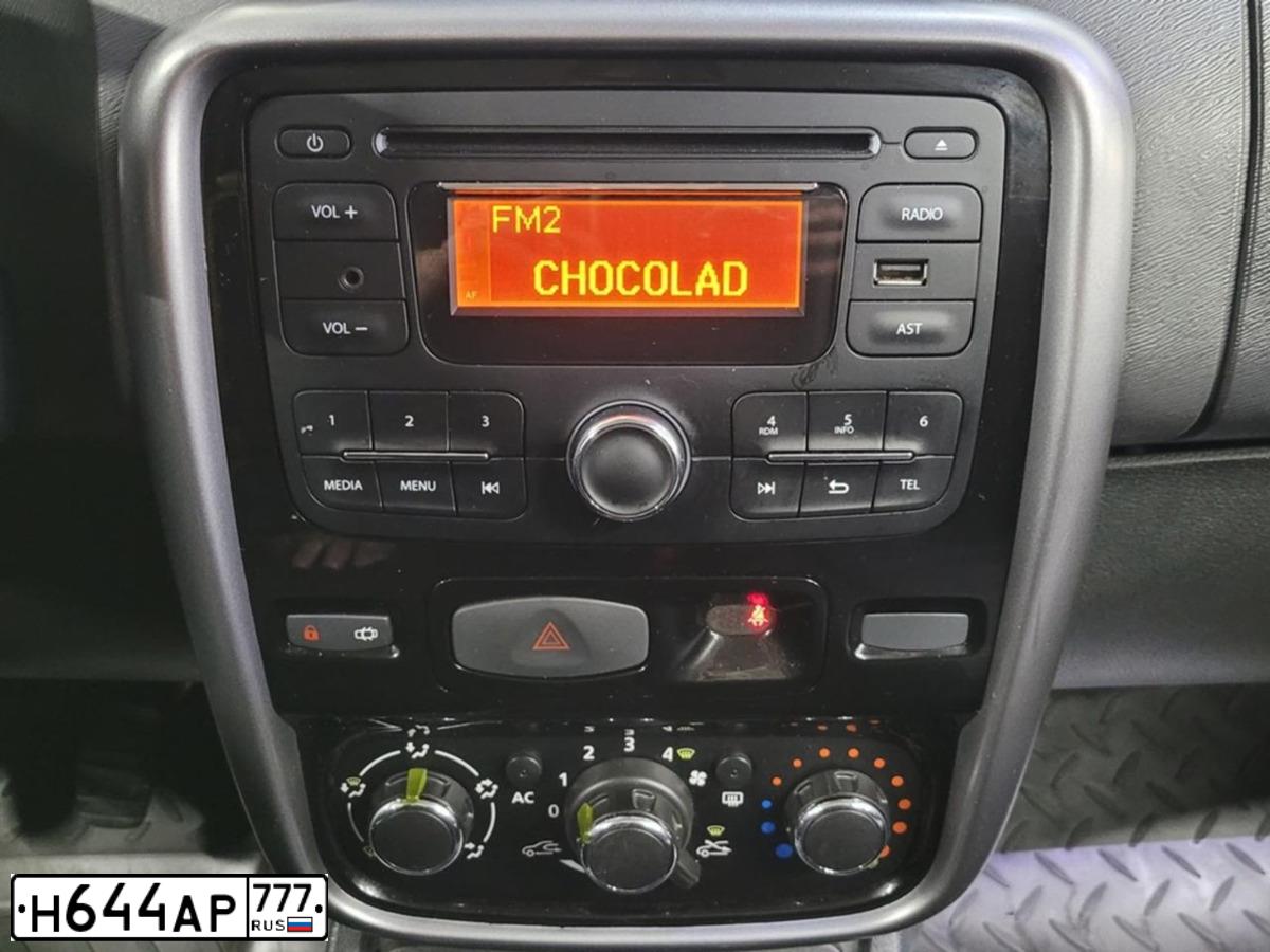 Фото автомобиля RENAULT DUSTER, 2014 — госномер Н644АР777. Цвет: Белый
