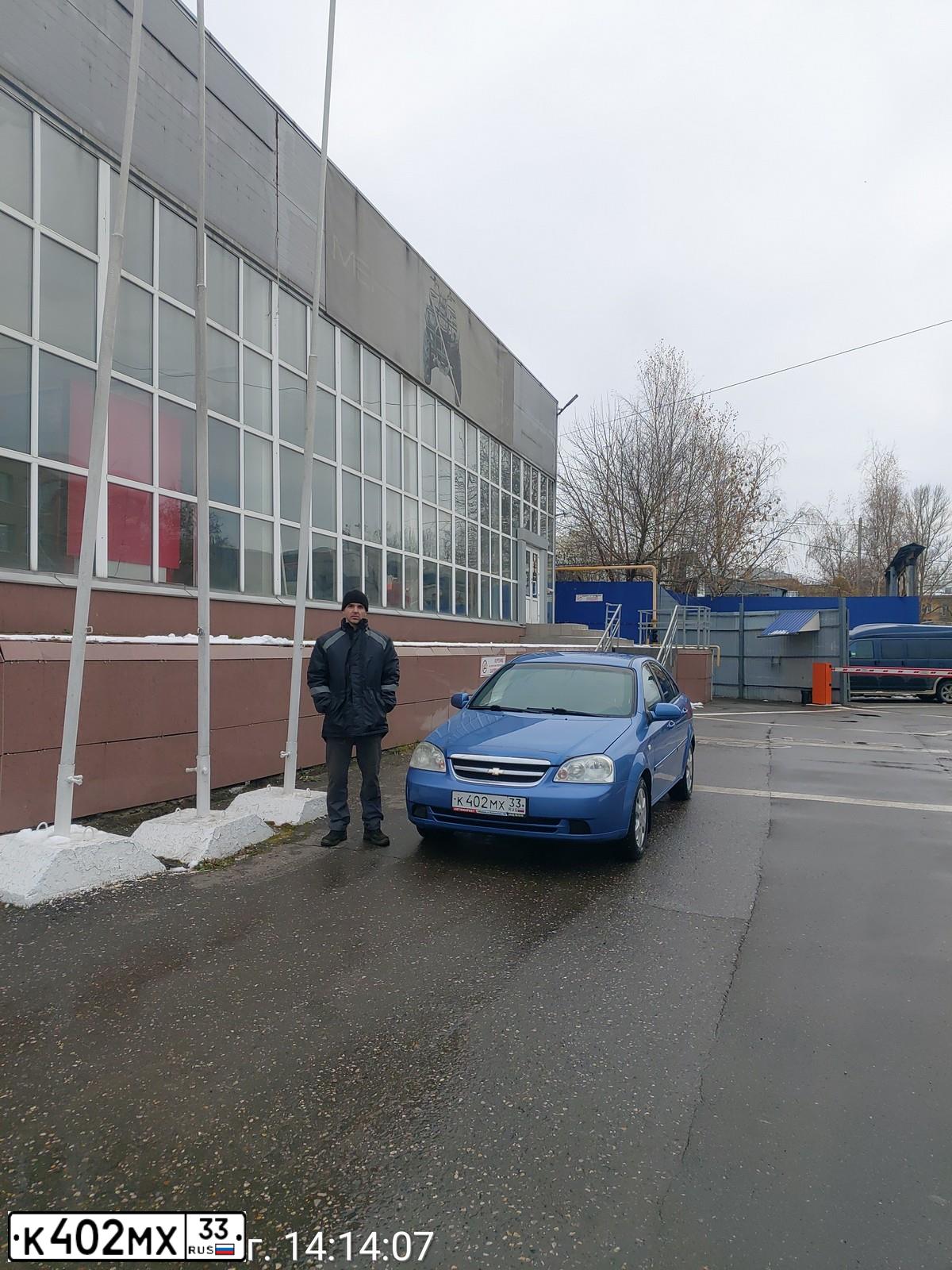 Фото автомобиля CHEVROLET LACETTI, 2007 — госномер К402МХ33. Цвет: синий
