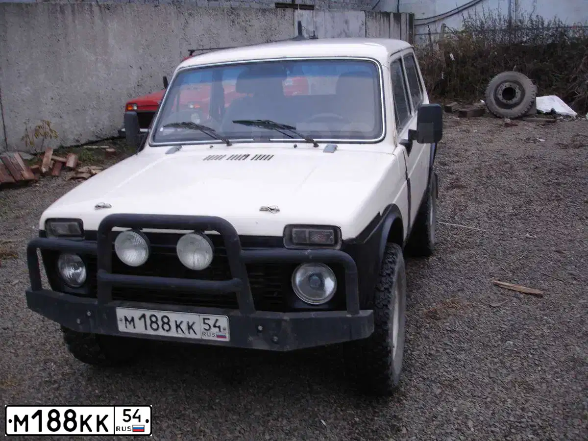 Фото автомобиля LADA 2121 NIVA, 1997 — госномер М188КК54. Цвет: САФАРИ