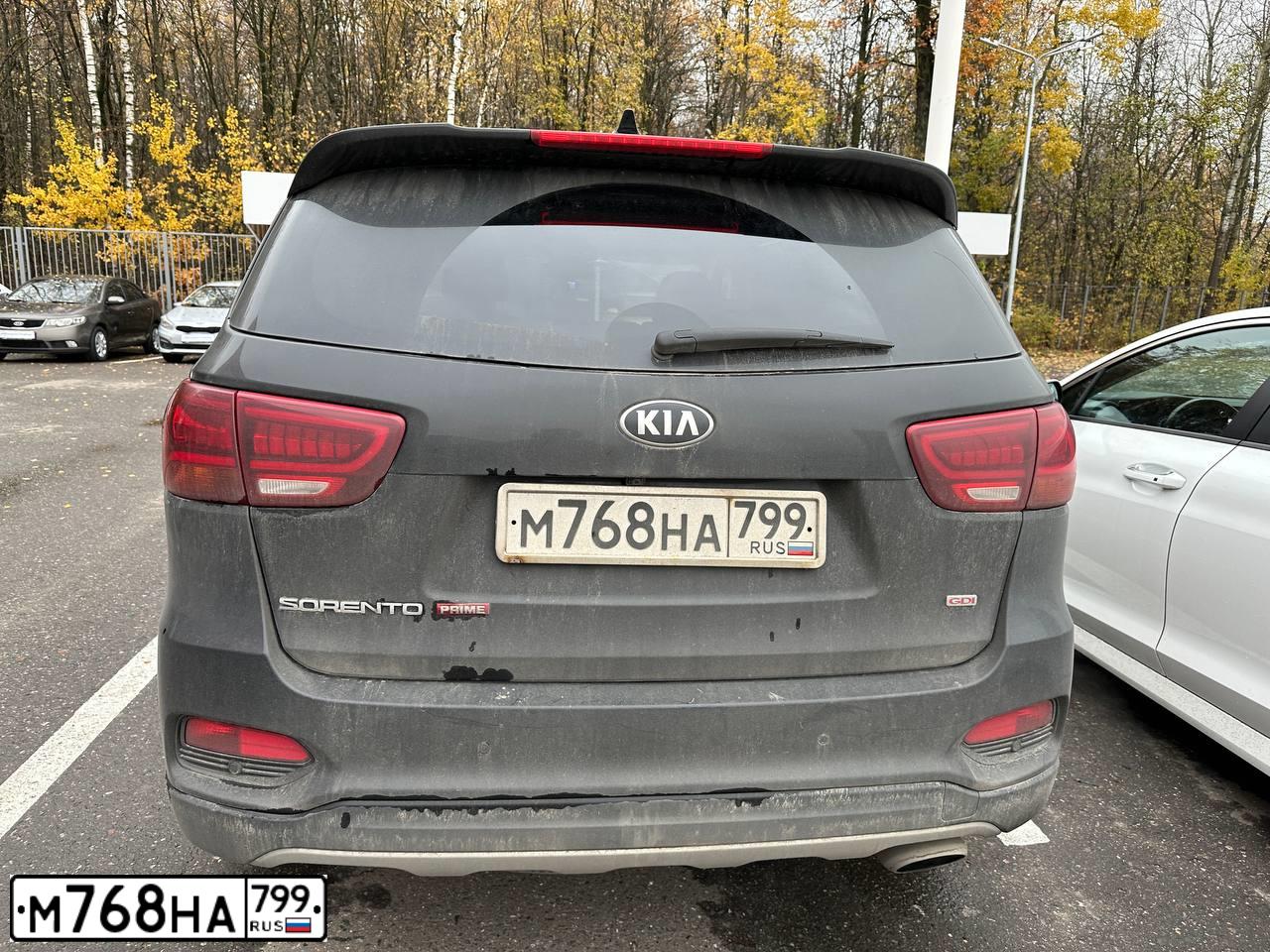Фото автомобиля KIA SORENTO, 2018 — госномер М768НА799. Цвет: ЧЕРНЫЙ