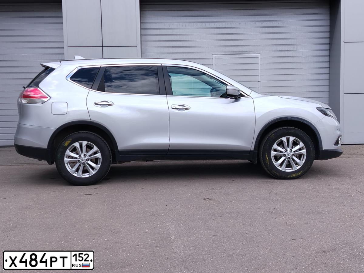 Фото автомобиля NISSAN X-TRAIL, 2017 — госномер А833ОТ252. Цвет: СЕРЕБРИСТЫЙ