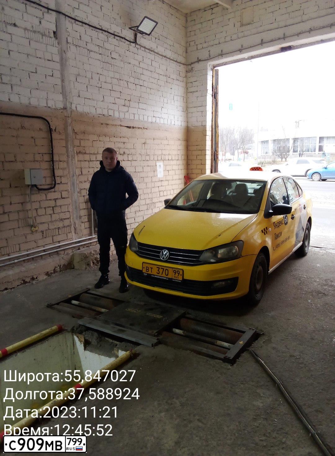 Фото автомобиля VOLKSWAGEN POLO, 2018 — госномер А228СК797. Цвет: ЖЁЛТЫЙ