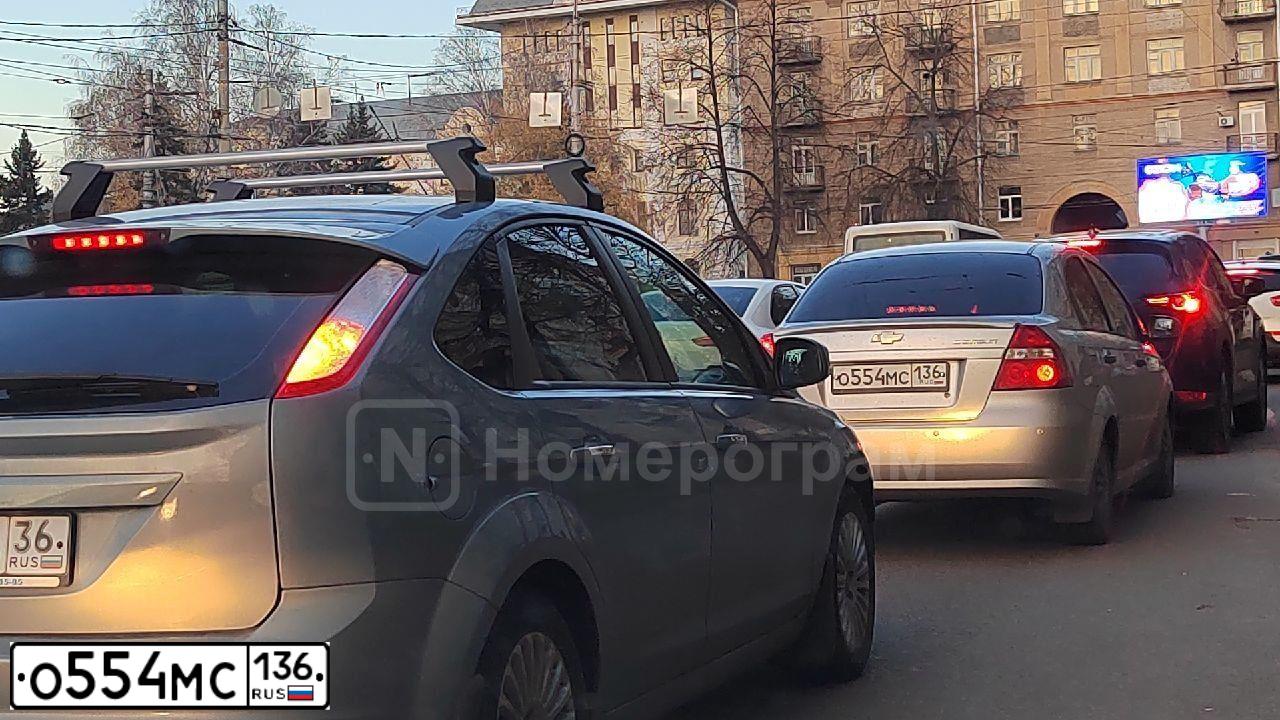 Фото автомобиля CHEVROLET AVEO, 2008 — госномер О554МС136. Цвет: Серебристый