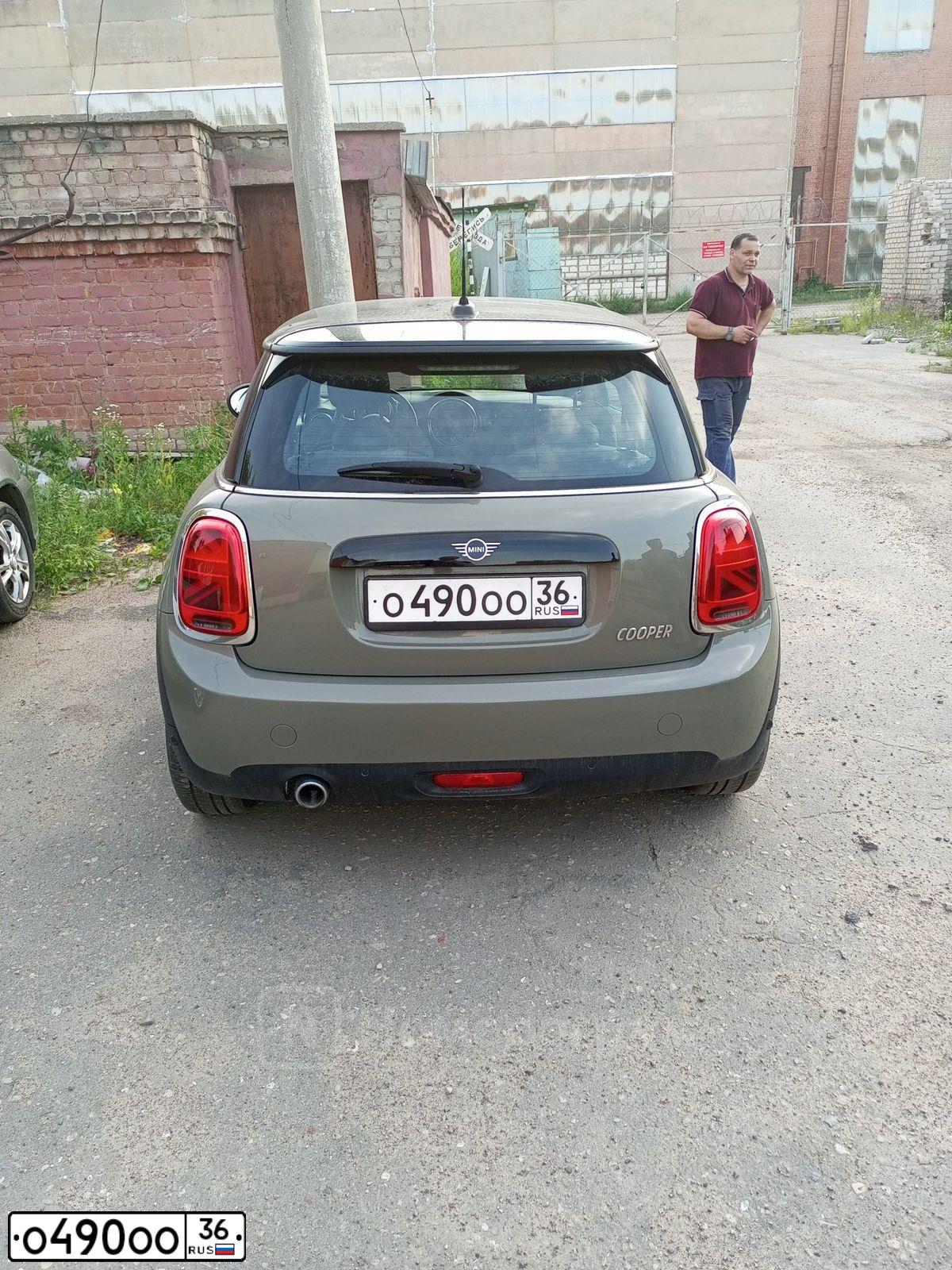 Фото автомобиля SUZUKI SX 4, 2011 — госномер О490ОО36. Цвет: Красный