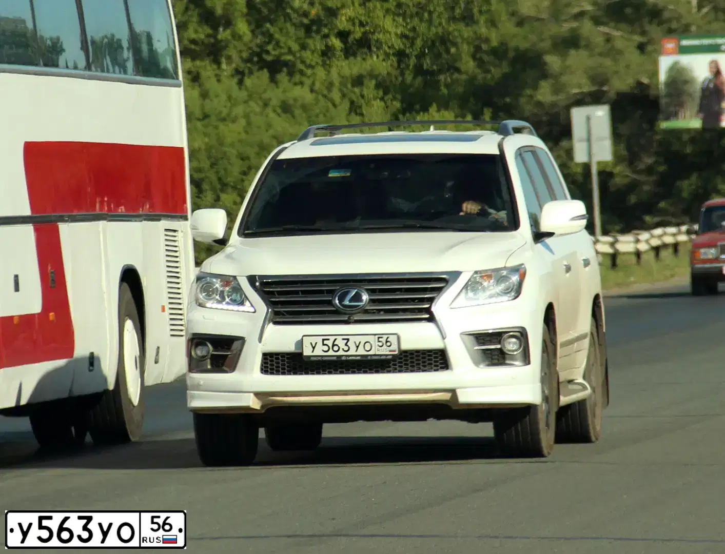 Фото автомобиля LEXUS LX, 2015 — госномер У563УО56. Цвет: БЕЛЫЙ