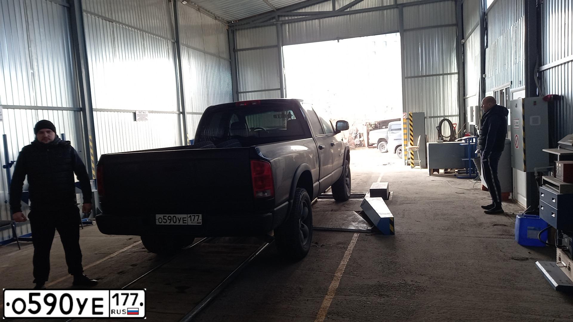 Фото автомобиля DODGE RAM, 2003 — госномер Е173ЕУ761. Цвет: КРАСНЫЙ
