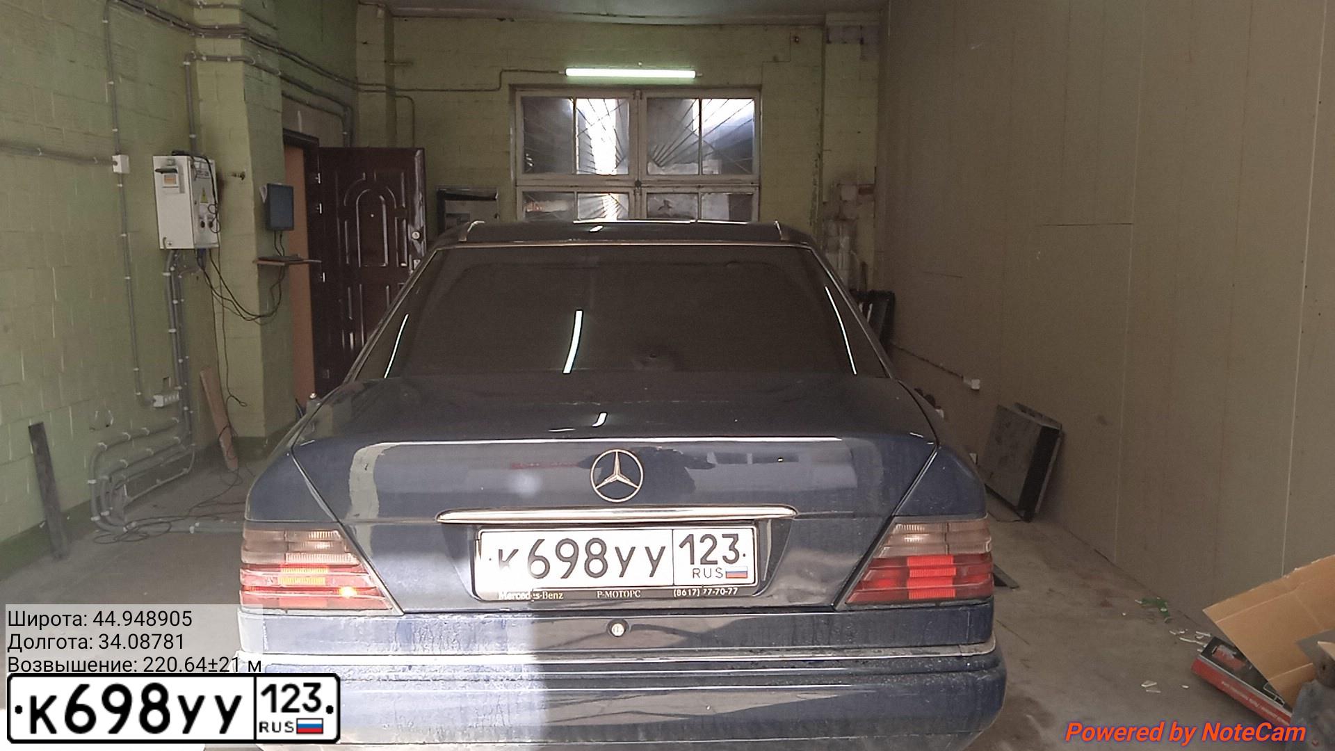 Фото автомобиля MERCEDES E-KLASSE, 1994 — госномер А184УВ93. Цвет: синий