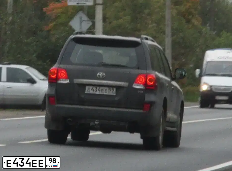 Фото автомобиля TOYOTA LANDCRUISER 200, 2012 — госномер Е434ЕЕ98. Цвет: ЧЕРНЫЙ