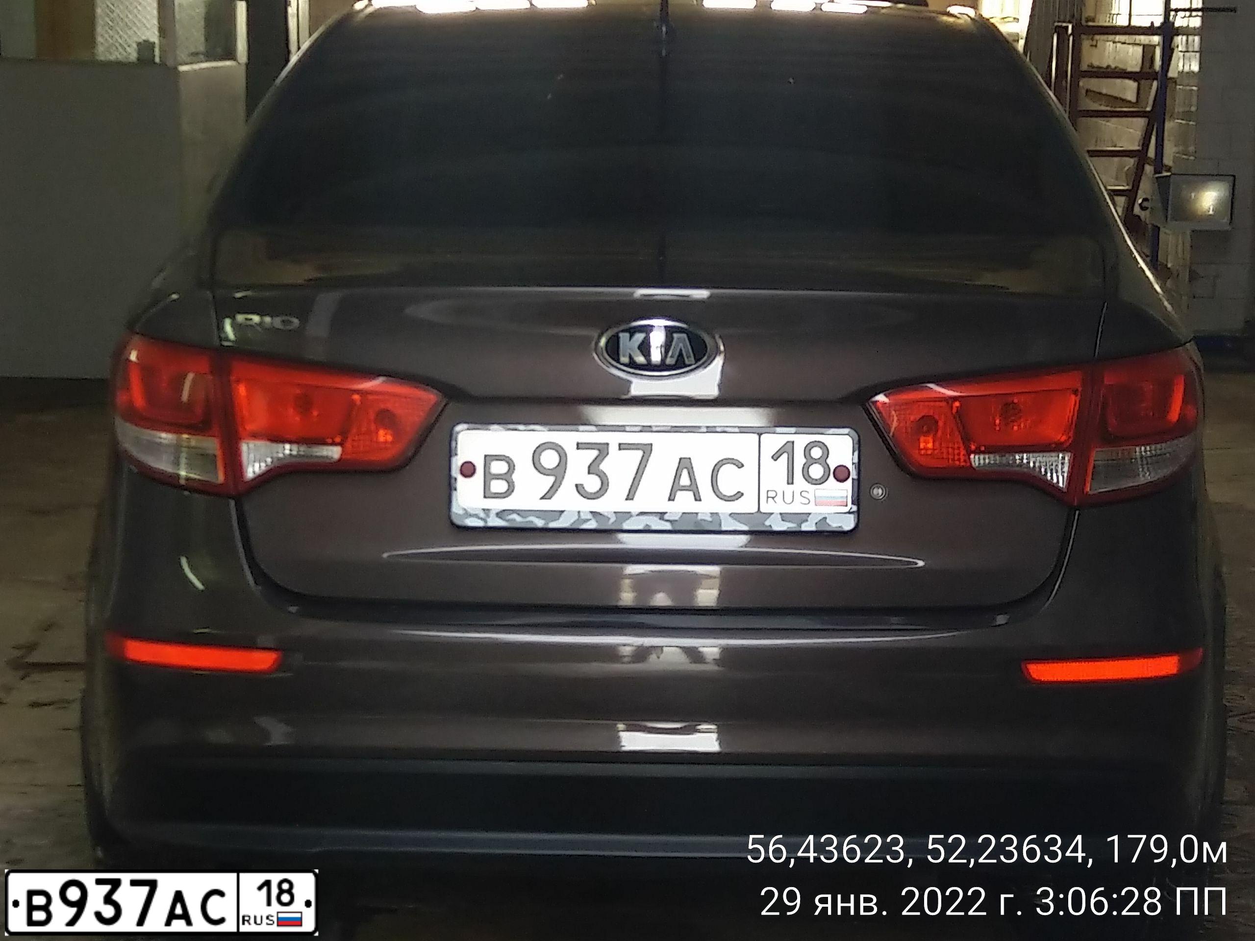 Фото автомобиля KIA RIO, 2016 — госномер В937АС18. Цвет: Коричневый