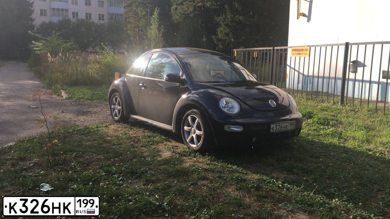 Фото автомобиля VOLKSWAGEN BEETLE, 2003 — госномер К326НК199. Цвет: ЧЕРНЫЙ