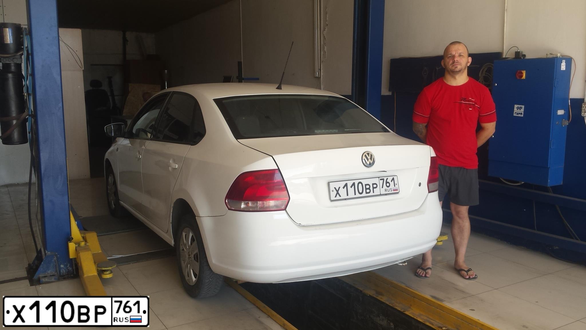 Фото автомобиля VOLKSWAGEN POLO, 2011 — госномер Т608ВХ181. Цвет: Белый