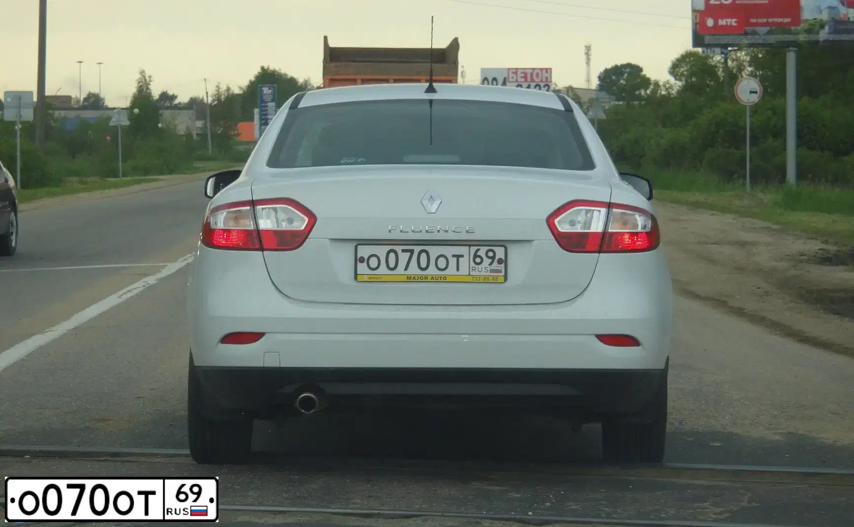 Фото автомобиля RENAULT FLUENCE, 2012 — госномер К734АВ250. Цвет: Белый