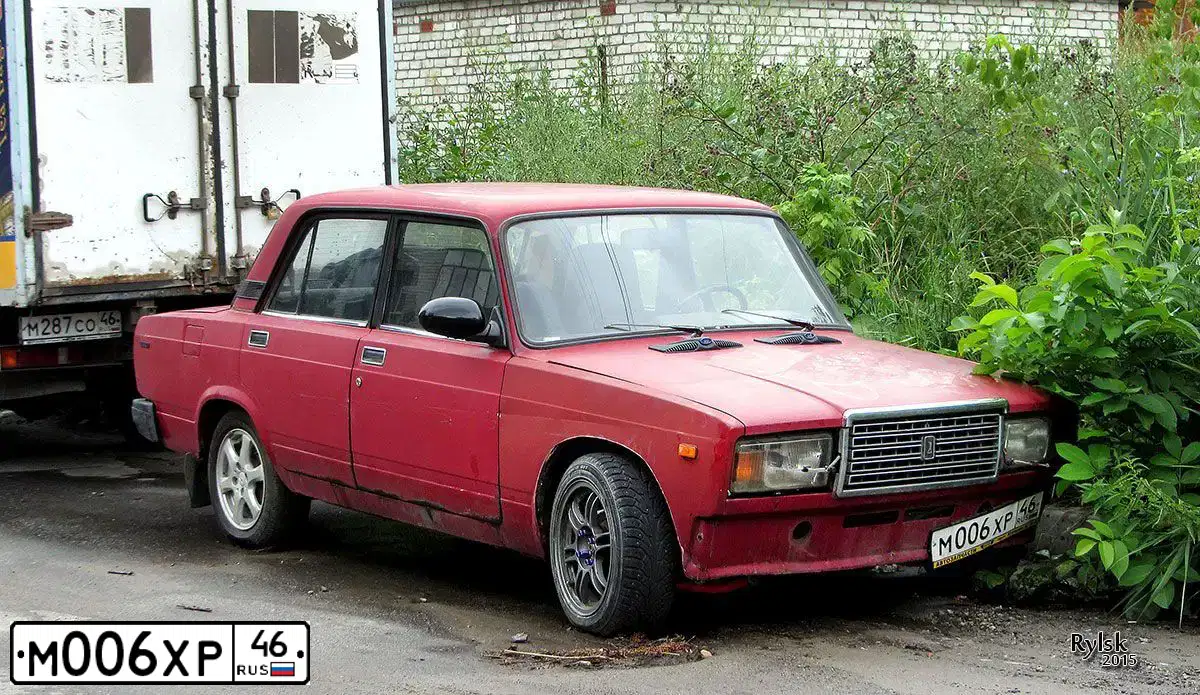 Фото автомобиля ТОЙОТА КАМРИ GSV70L RЕZGВХ, 2021 — госномер М006ХР46. Цвет: Белый