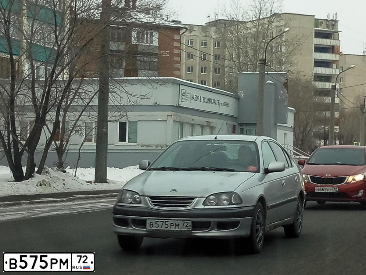 Фото автомобиля ТОЙОТА АВЕНСИС 1.6, 2000 — госномер В575РМ72. Цвет: СЕРЕБРИСТЫЙ