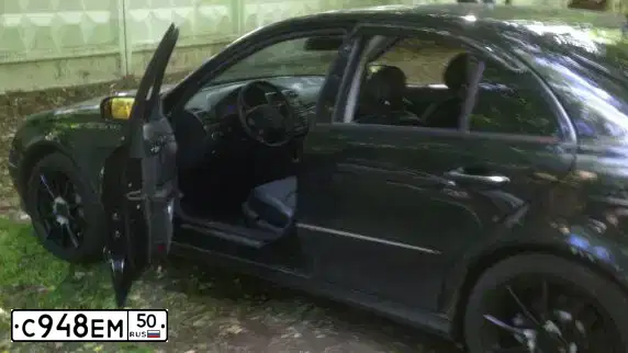 Фото автомобиля MERCEDES E-KLASSE, 2003 — госномер Е699НХ790. Цвет: ЧЕРНЫЙ