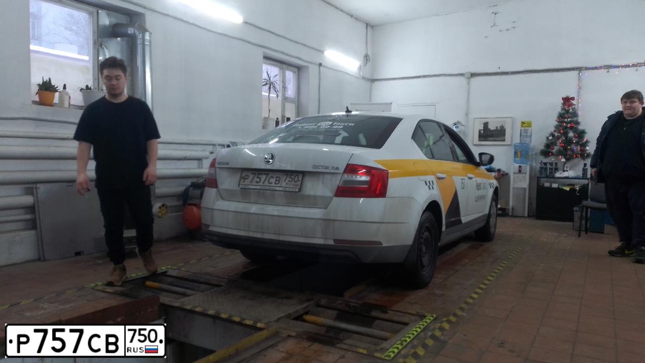 Фото автомобиля LADA 2121 NIVA, 2011 — госномер Р757СВ750. Цвет: ТЕМНО-ВИШНЕВЫЙ