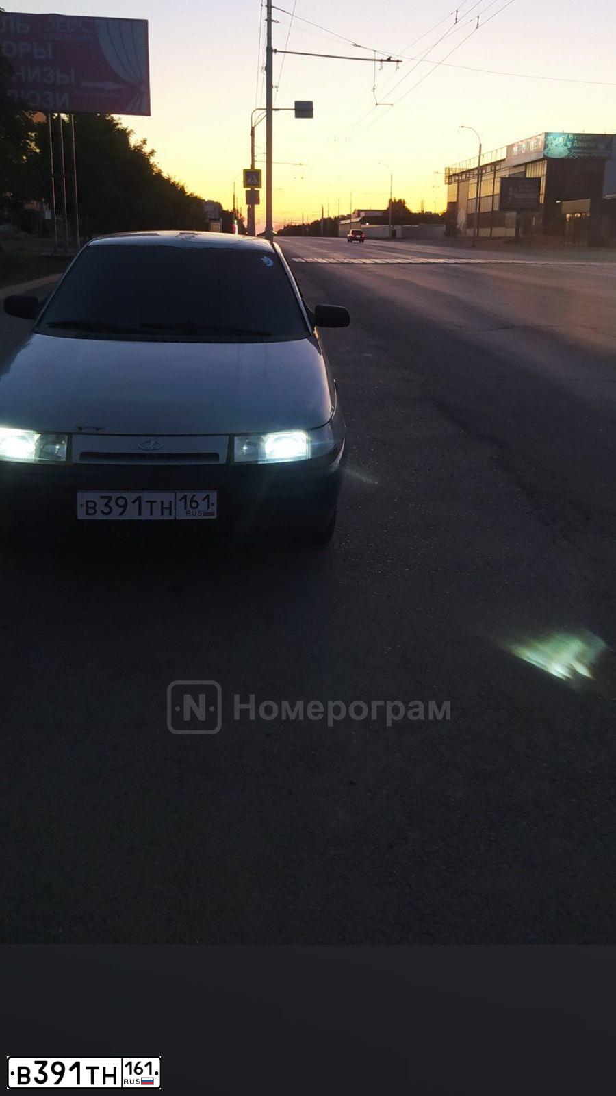 Фото автомобиля LADA 2110, 2000 — госномер В391ТН161. Цвет: ЖЕЛТО-ЗЕЛЕНЫЙ