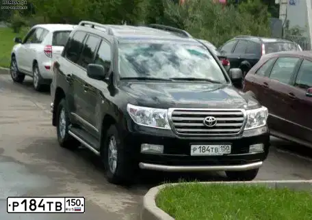 Фото автомобиля TOYOTA LANDCRUISER 200, 2008 — госномер О888УТ150. Цвет: ЧЕРНЫЙ
