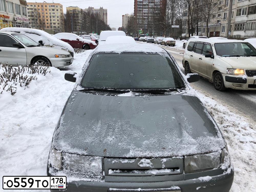 Фото автомобиля LADA 2112 LADA, 2005 — госномер Е467ОВ53. Цвет: СРЕДНИЙ СЕРО-ЗЕЛЕНЫЙ МЕТ.