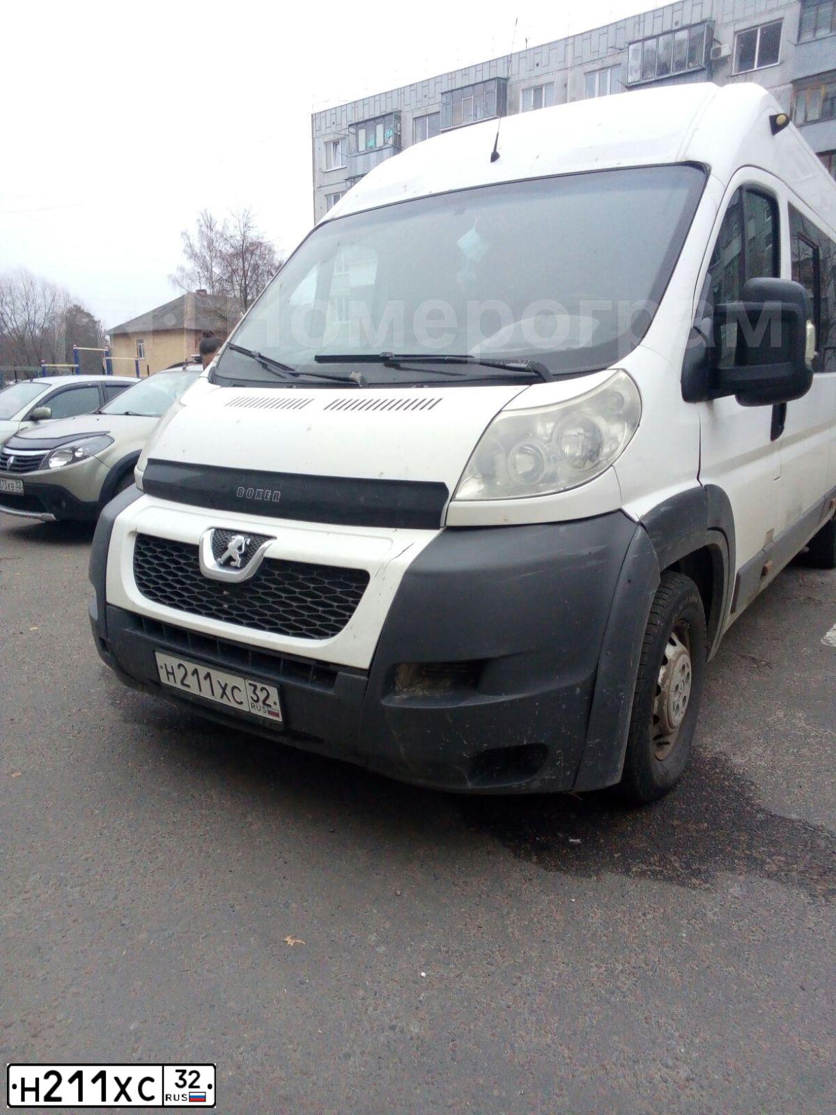 Фото автомобиля PEUGEOT BOXER, 2013 — госномер Р668АЕ977. Цвет: Белый