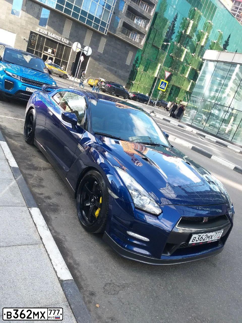 Фото автомобиля NISSAN GT-R, 2012 — госномер В362МХ777. Цвет: СИНИЙ